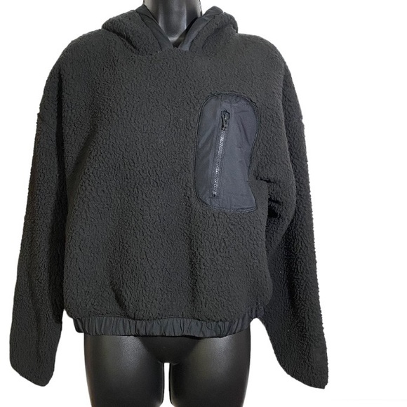 Under Armour Tops - Under Armour Sherpa Fleece Hoodie Black Cropped Long Sleeve Women’s Size Large